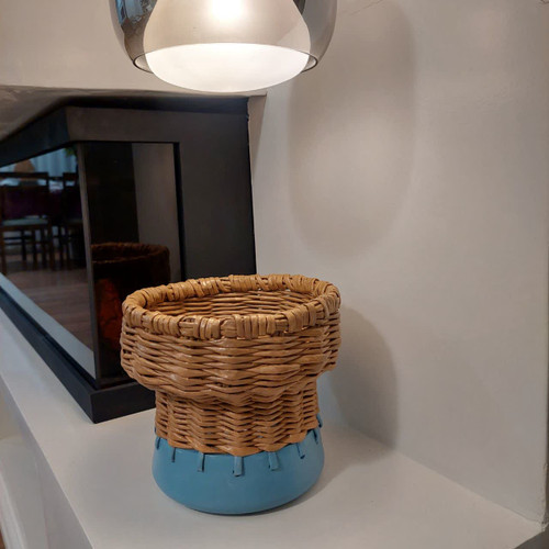 گلدان تلیقی ویکربافی و سفال ابی